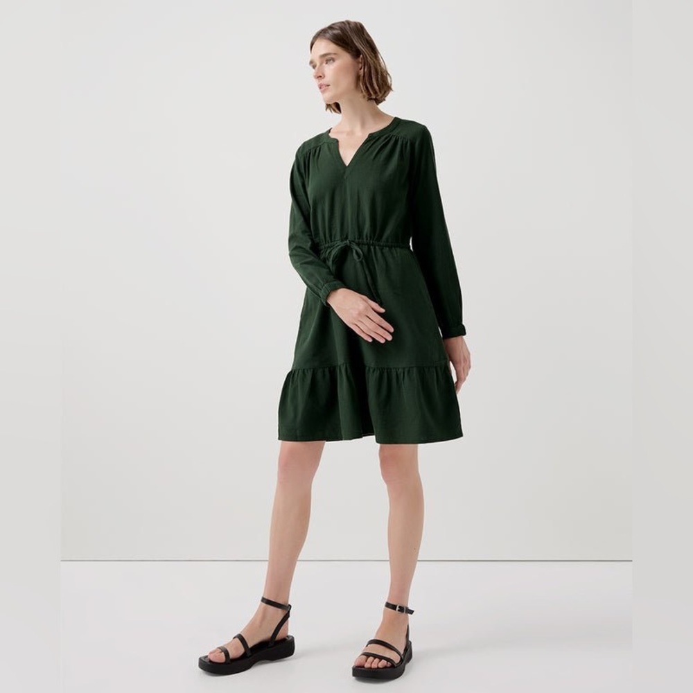 Pact Cafe Crepe tiered dress in gorgeous Mountain View green size M. Like new!💚